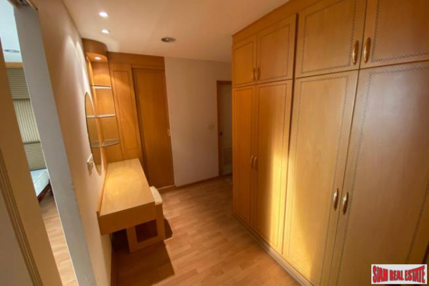 1 Bed, 2 Bath, ApartmentFor Sale, Silom, Bangkok