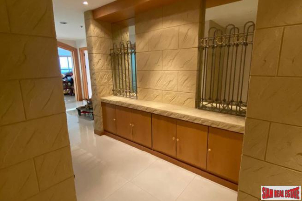 1 Bed, 2 Bath, ApartmentFor Sale, Silom, Bangkok