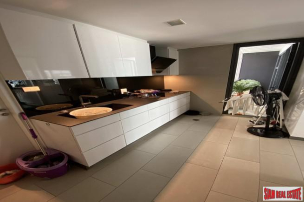 1 Bed, 1 Bath, ApartmentFor Sale, Silom, Bangkok