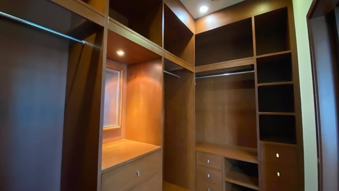 4 Bed, 5 Bath, HouseFor Sale, Phra Khanong, Bangkok 4 Bed, 5 Bath, HouseFor Sale, Phra Khanong, Bangkok