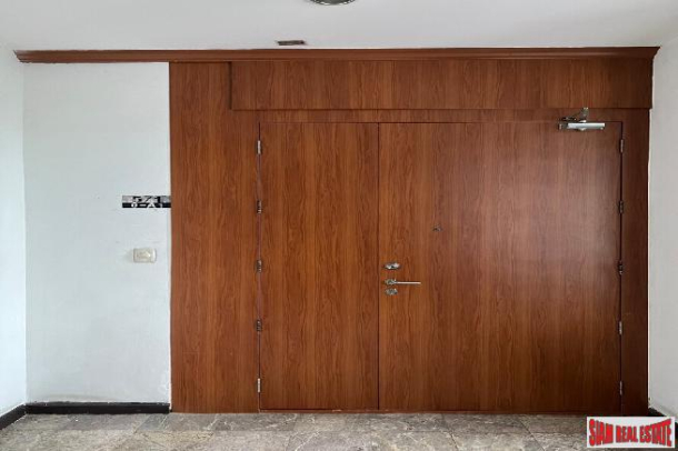 3 Bed, 2 Bath, ApartmentFor Sale, Phrom Phong, Bangkok