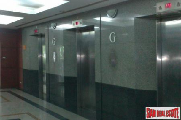 3 Bed, 2 Bath, ApartmentFor Sale, Ratchadaphisek, Bangkok