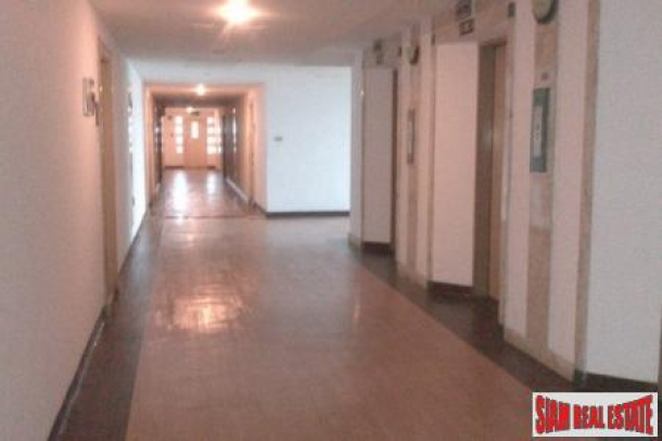 3 Bed, 2 Bath, ApartmentFor Sale, Ratchadaphisek, Bangkok