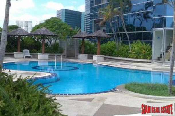 3 Bed, 2 Bath, ApartmentFor Sale, Ratchadaphisek, Bangkok