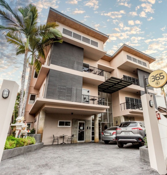 8 Bath, ApartmentFor Sale