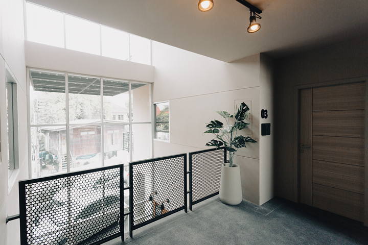 8 Bath, ApartmentFor Sale