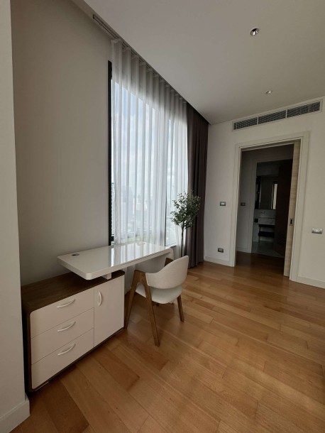 1 Bath, ApartmentFor Sale, Lumphini, Bangkok