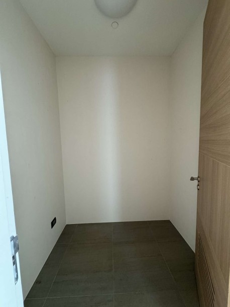 1 Bath, ApartmentFor Sale, Lumphini, Bangkok