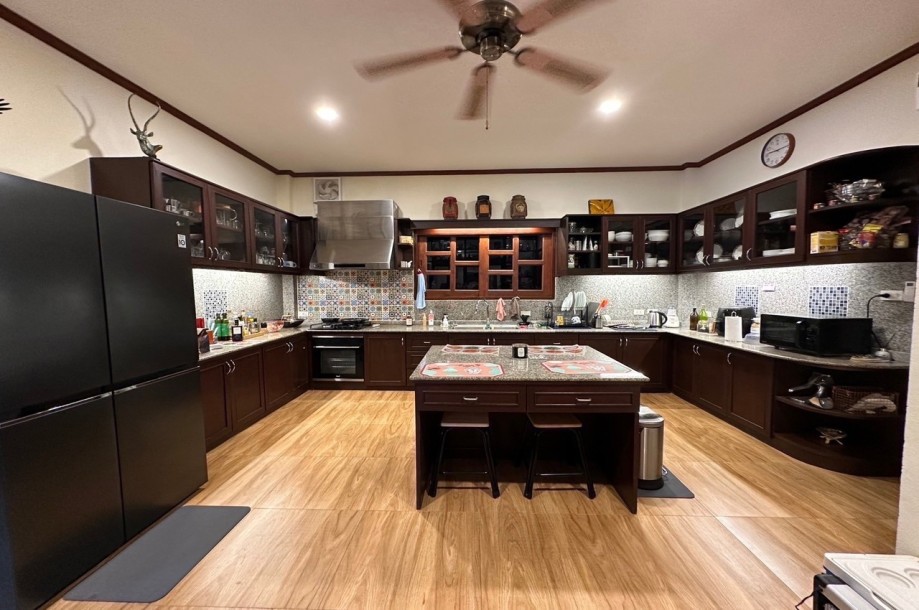 7 Bath, HouseFor Sale, East Pattaya, Chonburi