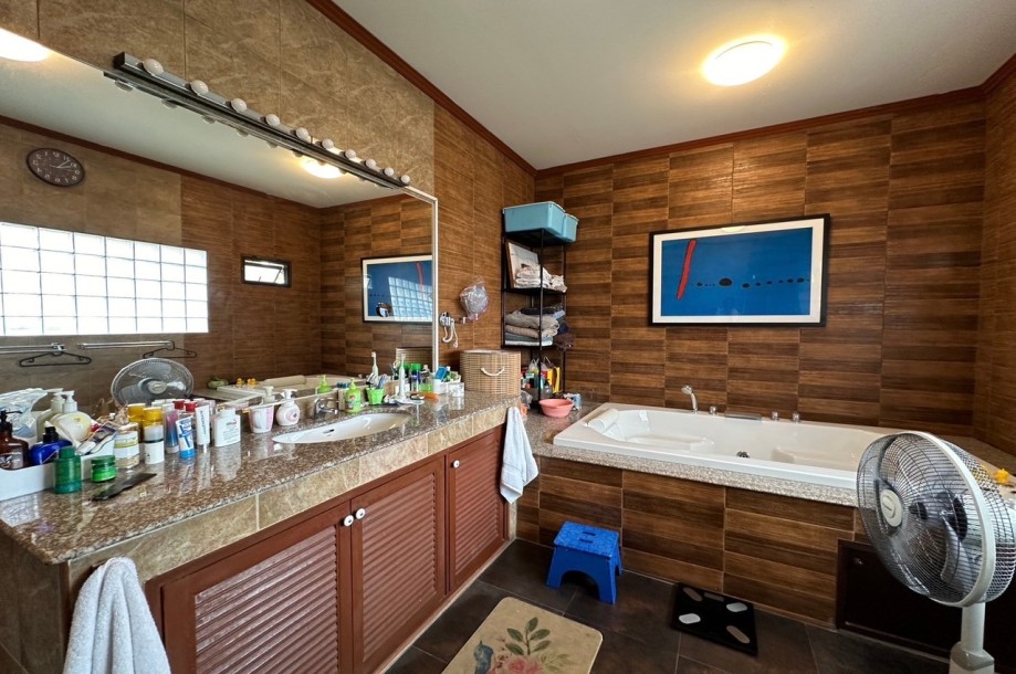 7 Bath, HouseFor Sale, East Pattaya, Chonburi