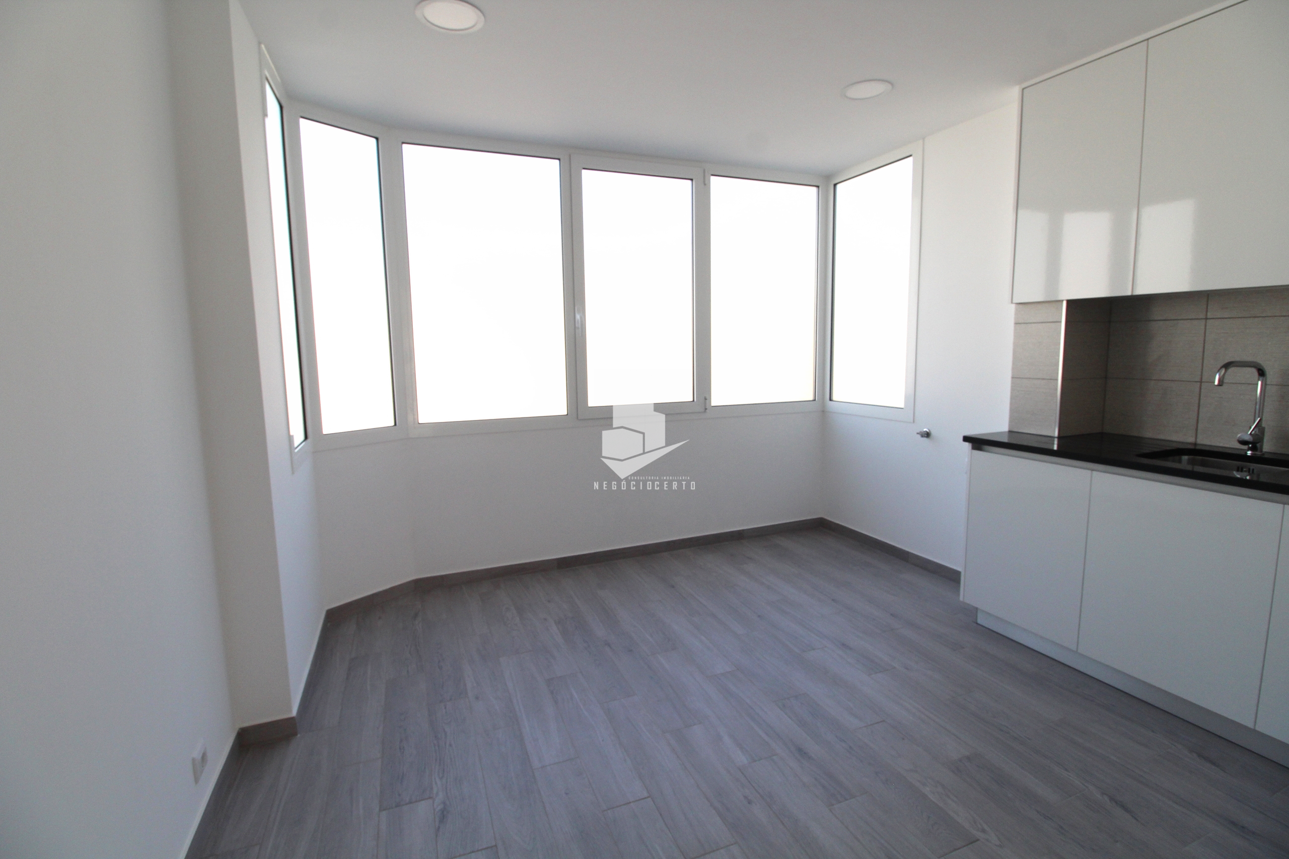 2 Bed, 1 Bath, ApartmentFor Sale, Leiria, Leiria, 2415-312