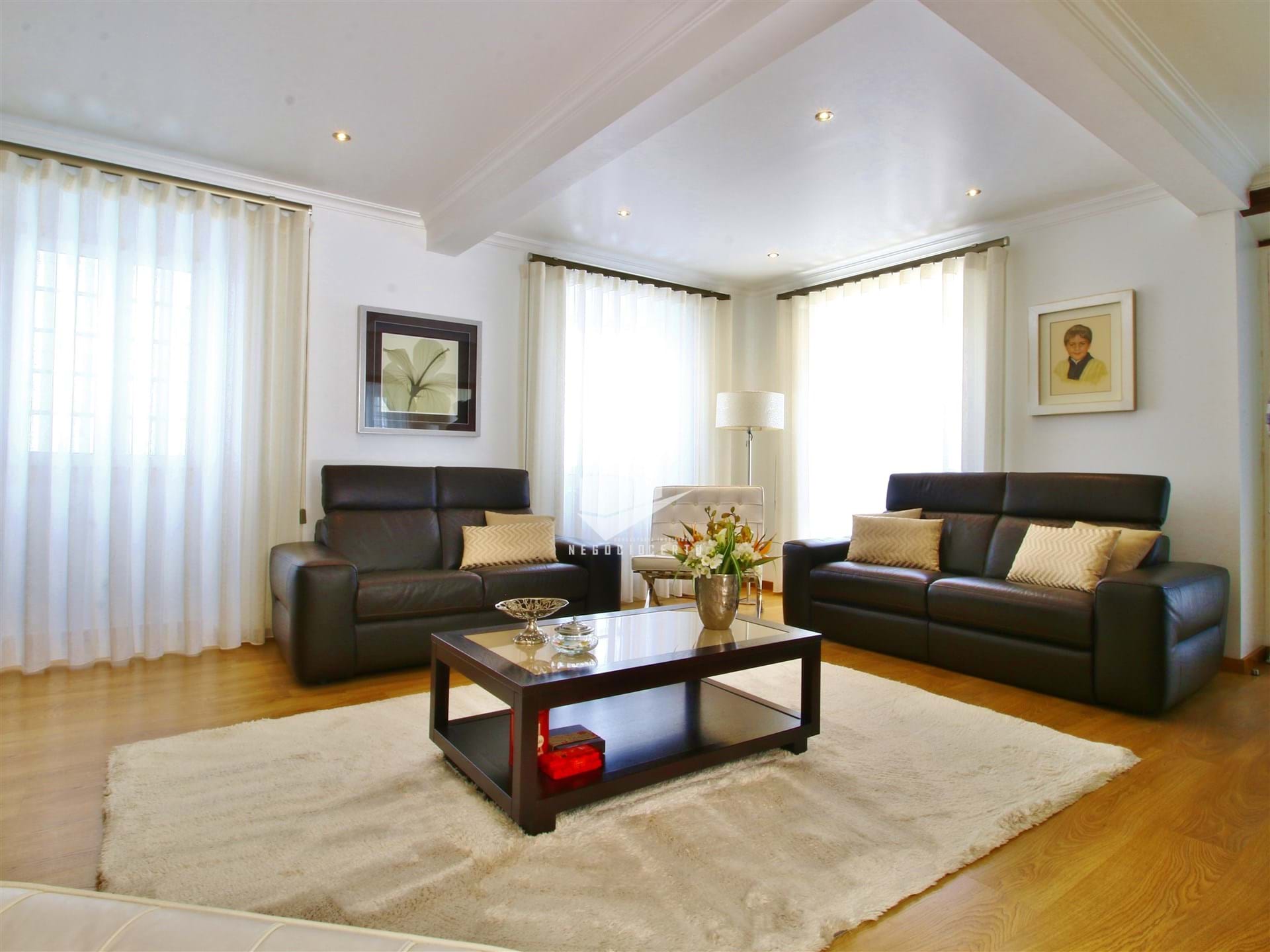 4 Bed, 2 Bath, HouseFor Sale, Leiria, Leiria, 2400-235