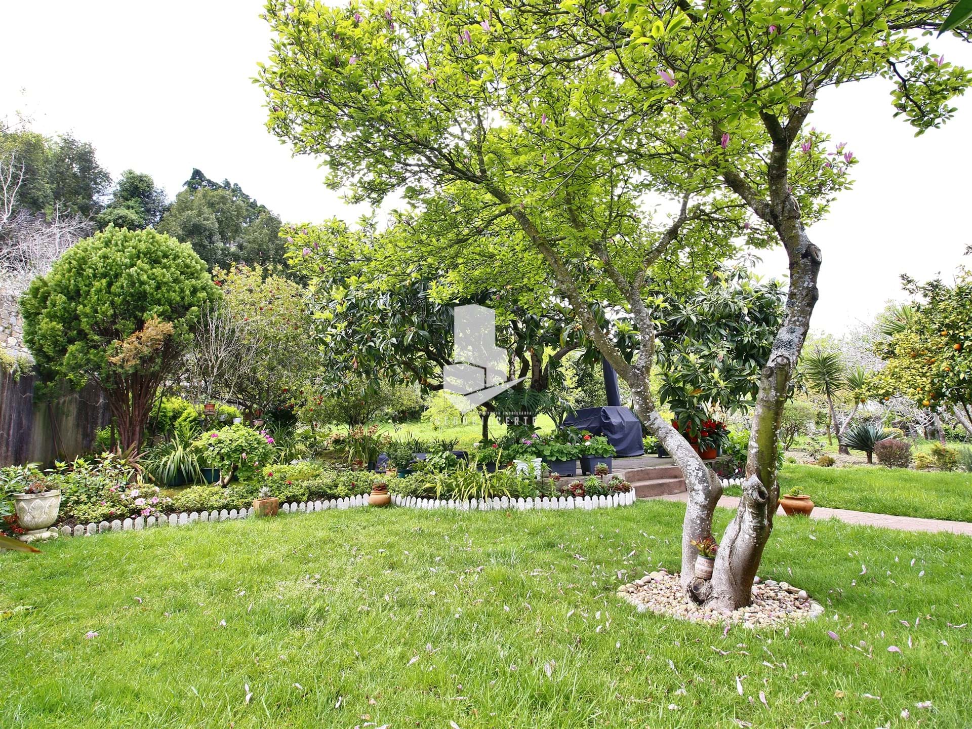 4 Bed, 2 Bath, HouseFor Sale, Leiria, Leiria, 2400-235