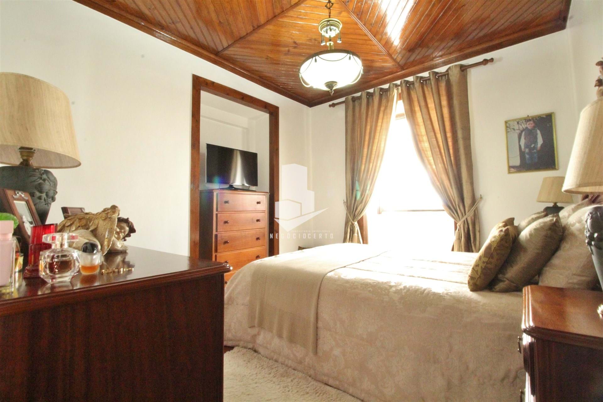 4 Bed, 2 Bath, HouseFor Sale, Leiria, Leiria, 2400-235