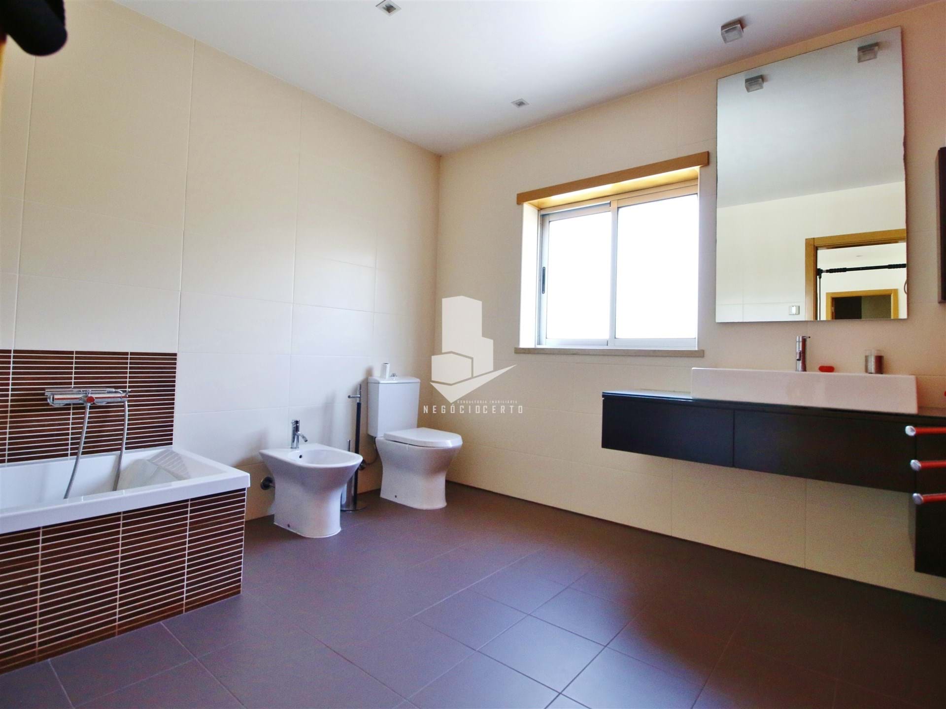 4 Bed, 3 Bath, HouseFor Sale, Leiria, Leiria