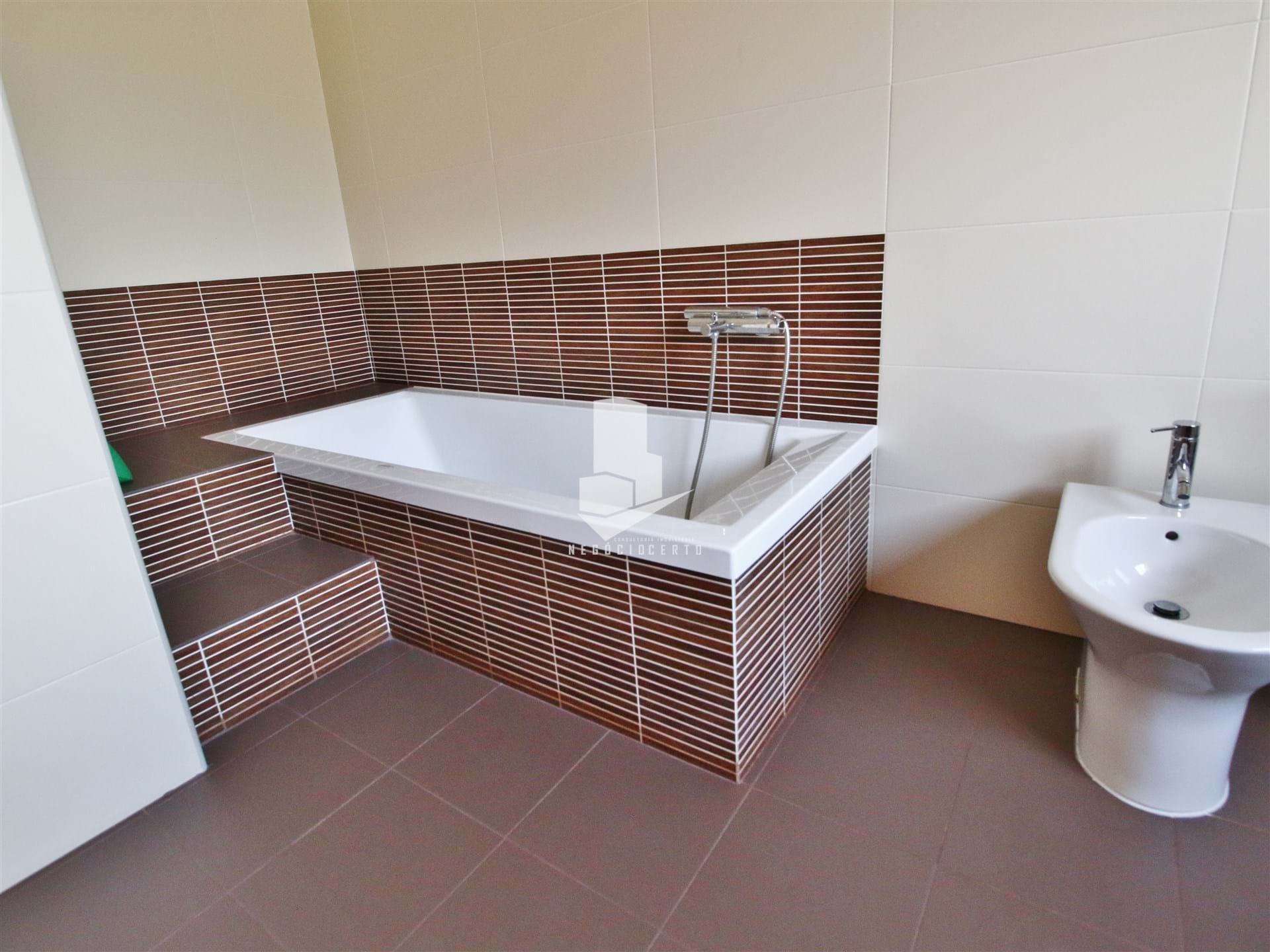 4 Bed, 3 Bath, HouseFor Sale, Leiria, Leiria