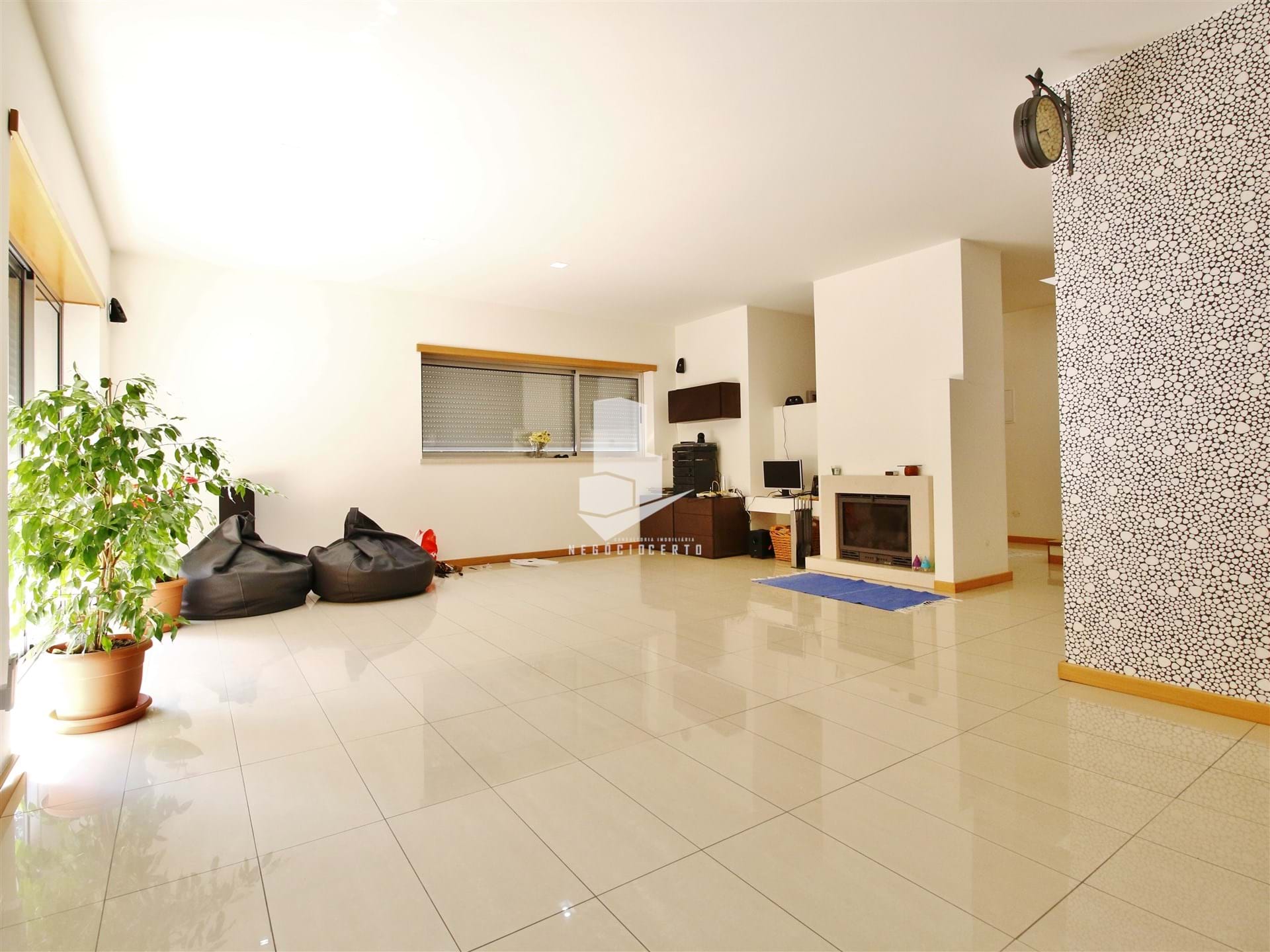 4 Bed, 3 Bath, HouseFor Sale, Leiria, Leiria