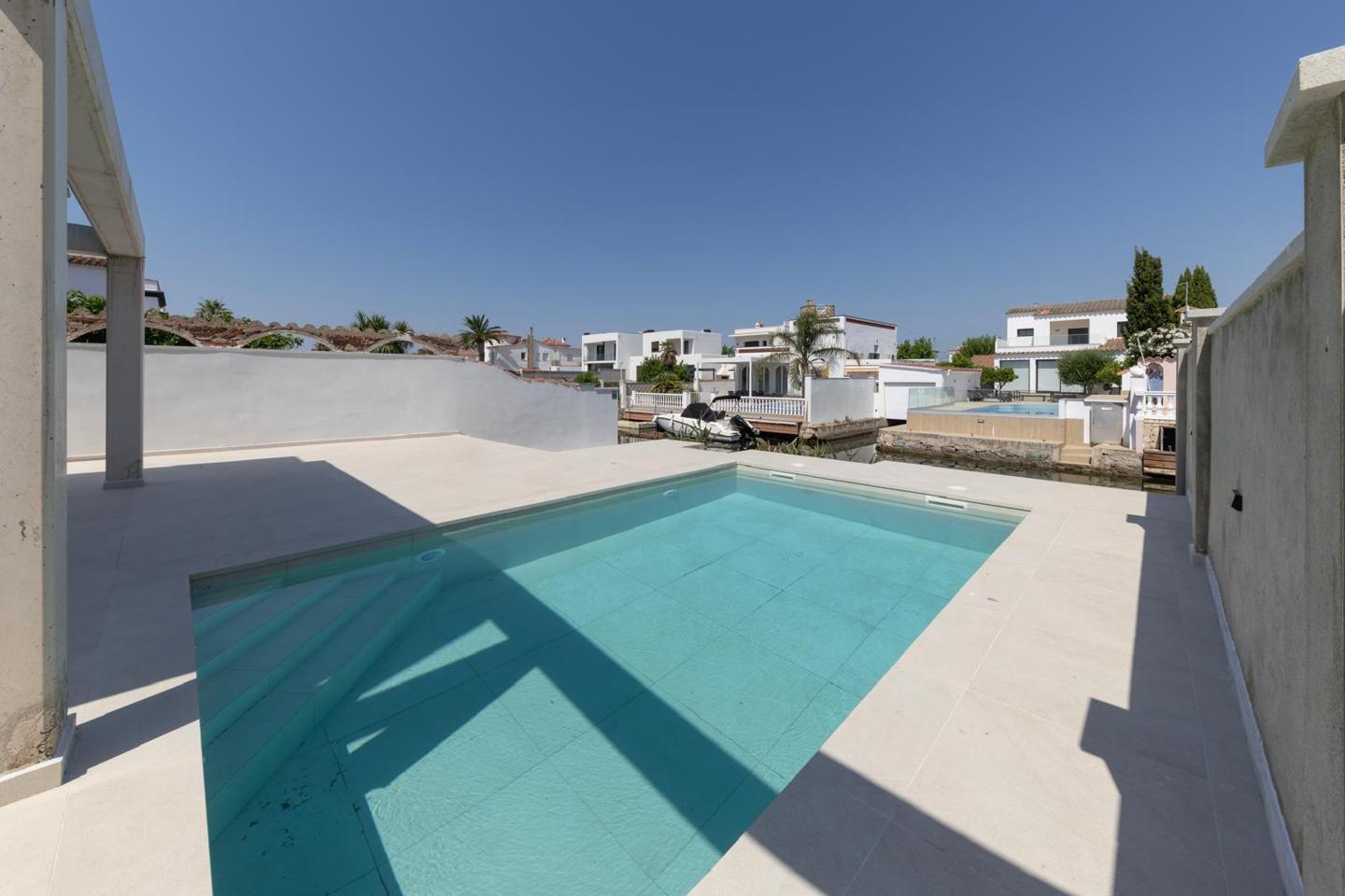 4 Bed, 4 Bath, HouseFor Sale, Empuriabrava, Girona, 17487