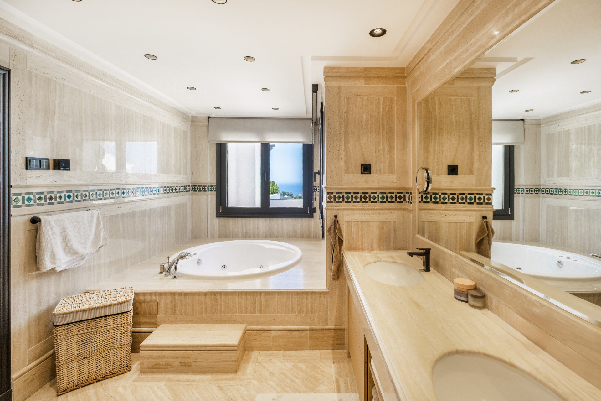 4 Bed, 4 Bath, HouseFor Sale, Marbella, Malaga