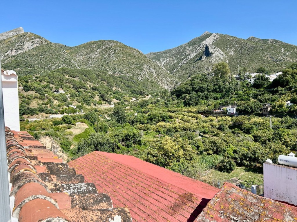 3 Bed, 2 Bath, ApartmentFor Sale, Istán, Malaga