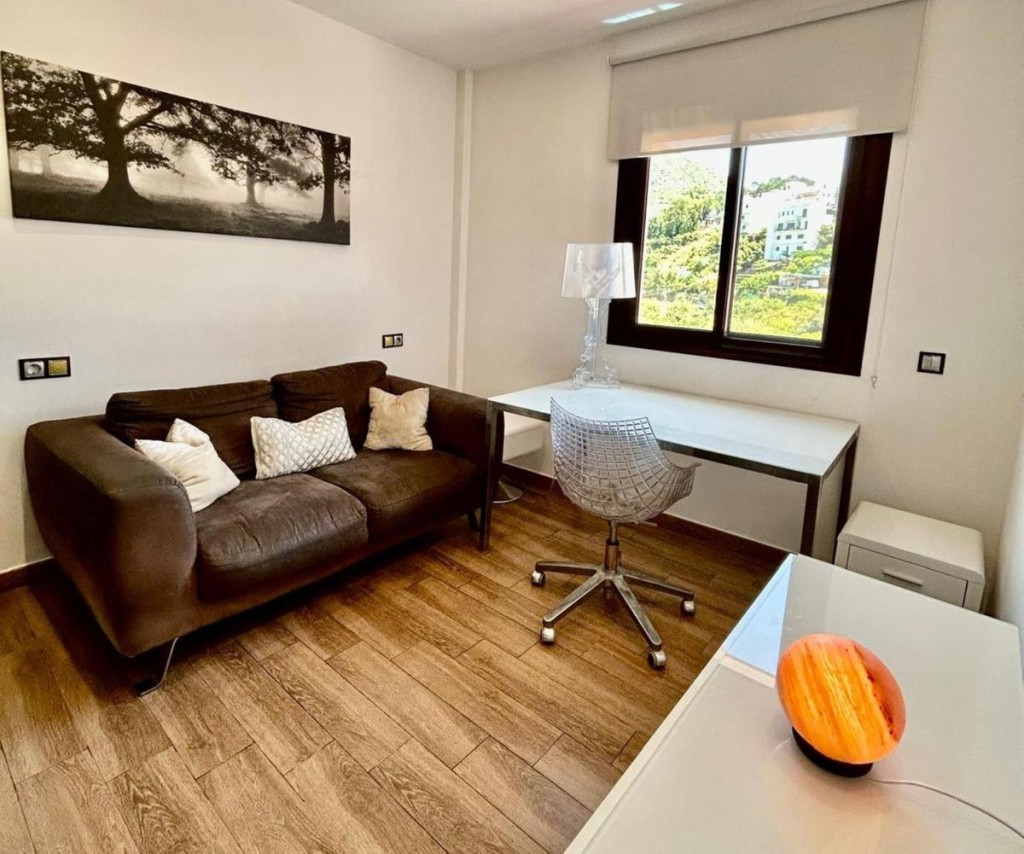 3 Bed, 2 Bath, ApartmentFor Sale, Istán, Malaga