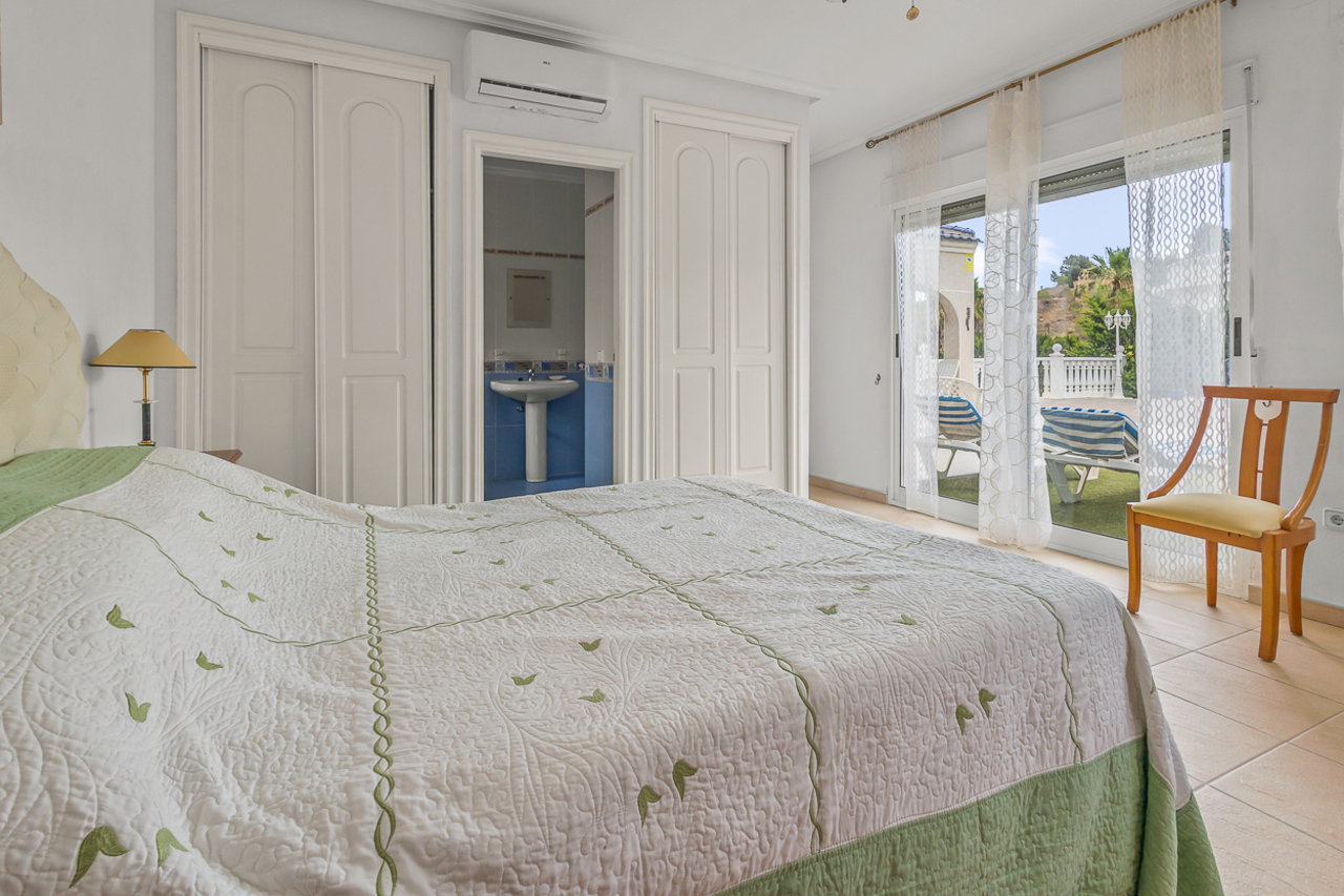 4 Bed, 3 Bath, HouseFor Sale, Algorfa, Alicante