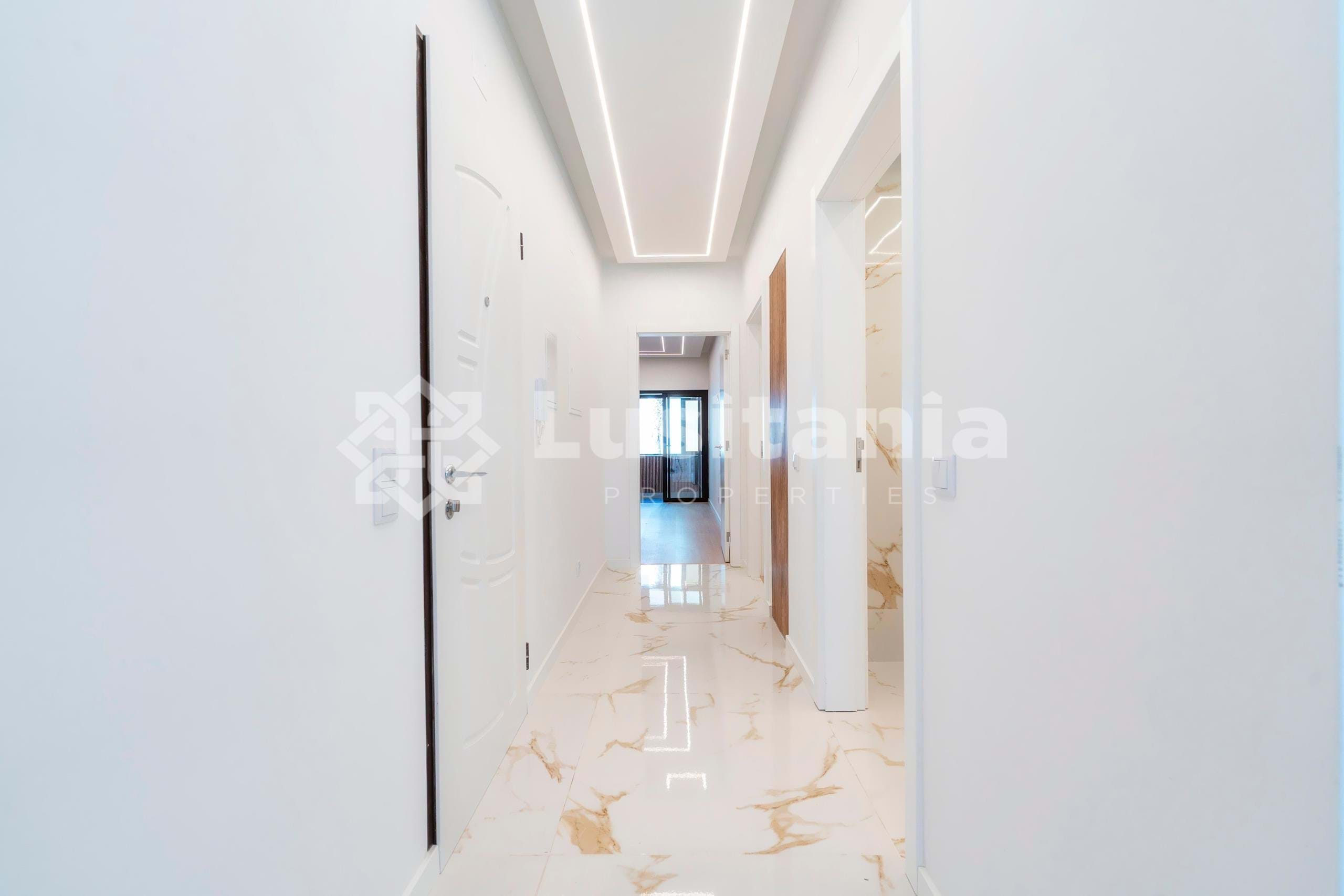 3 Bed, 2 Bath, ApartmentFor Sale, Quarteira, Loulé, Faro, 8125-507