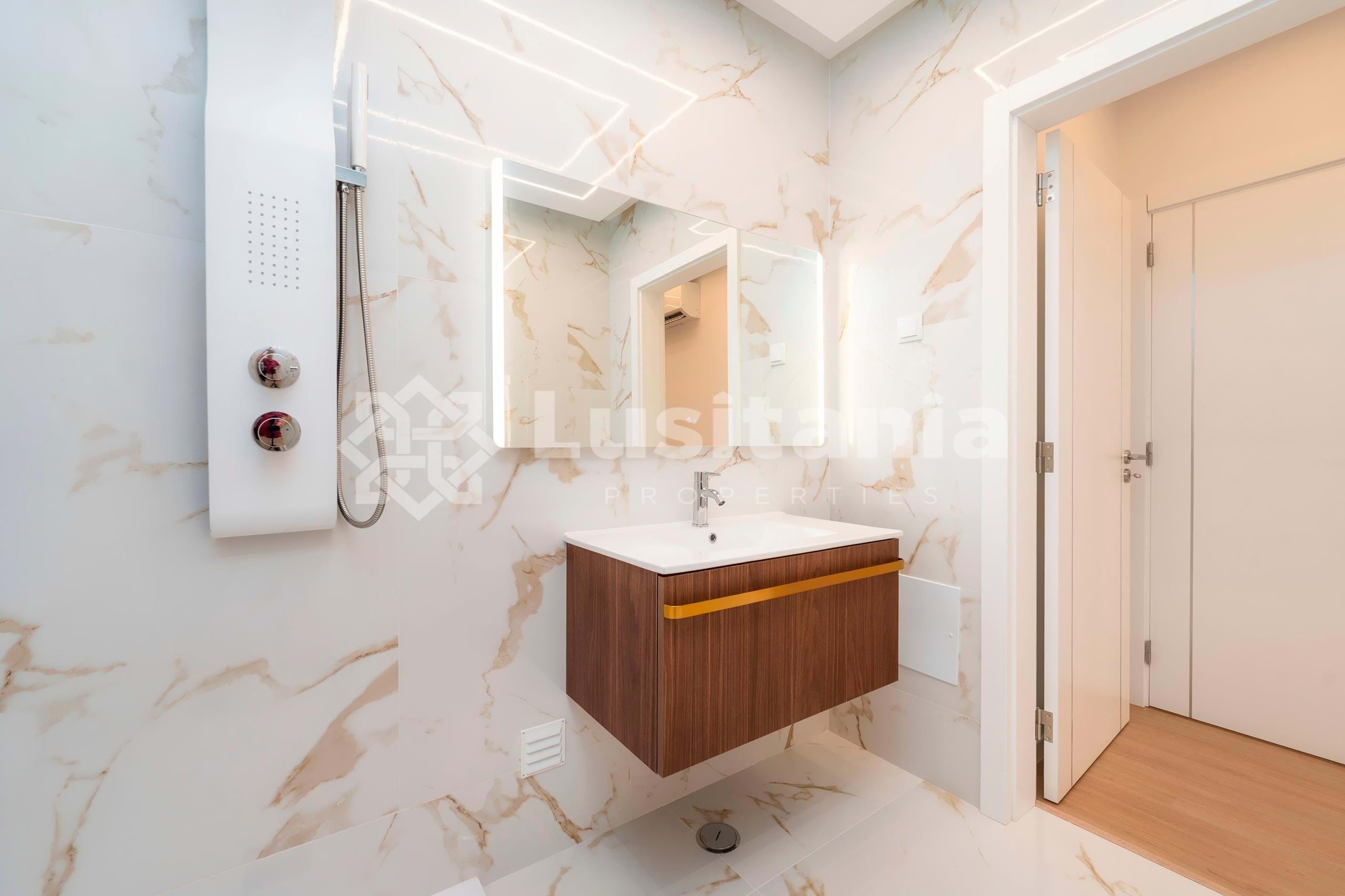 3 Bed, 2 Bath, ApartmentFor Sale, Quarteira, Loulé, Faro, 8125-507