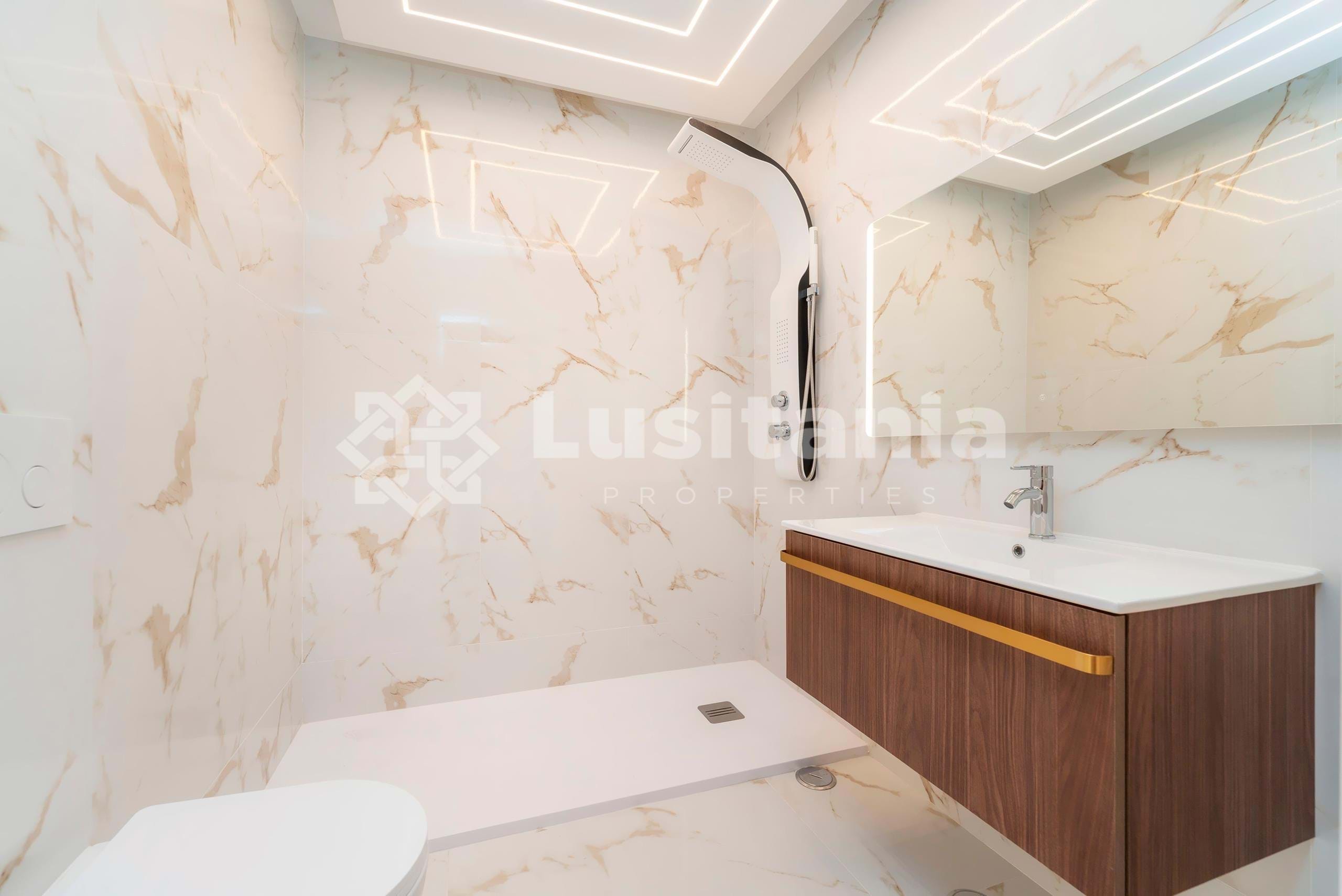 3 Bed, 2 Bath, ApartmentFor Sale, Quarteira, Loulé, Faro, 8125-507