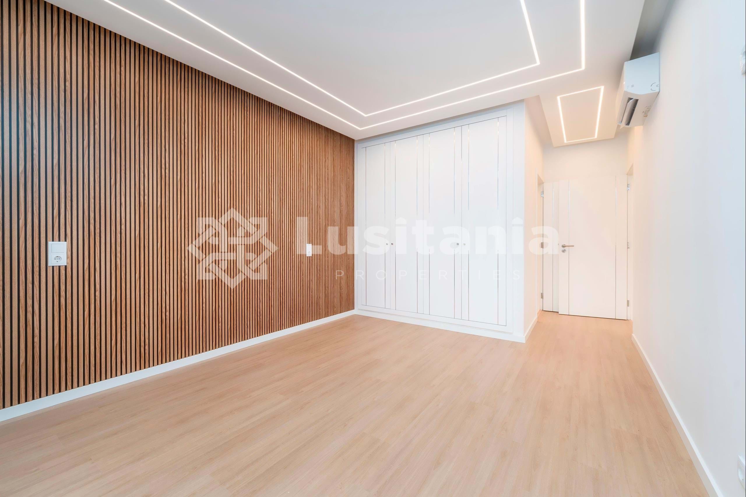 3 Bed, 2 Bath, ApartmentFor Sale, Quarteira, Loulé, Faro, 8125-507