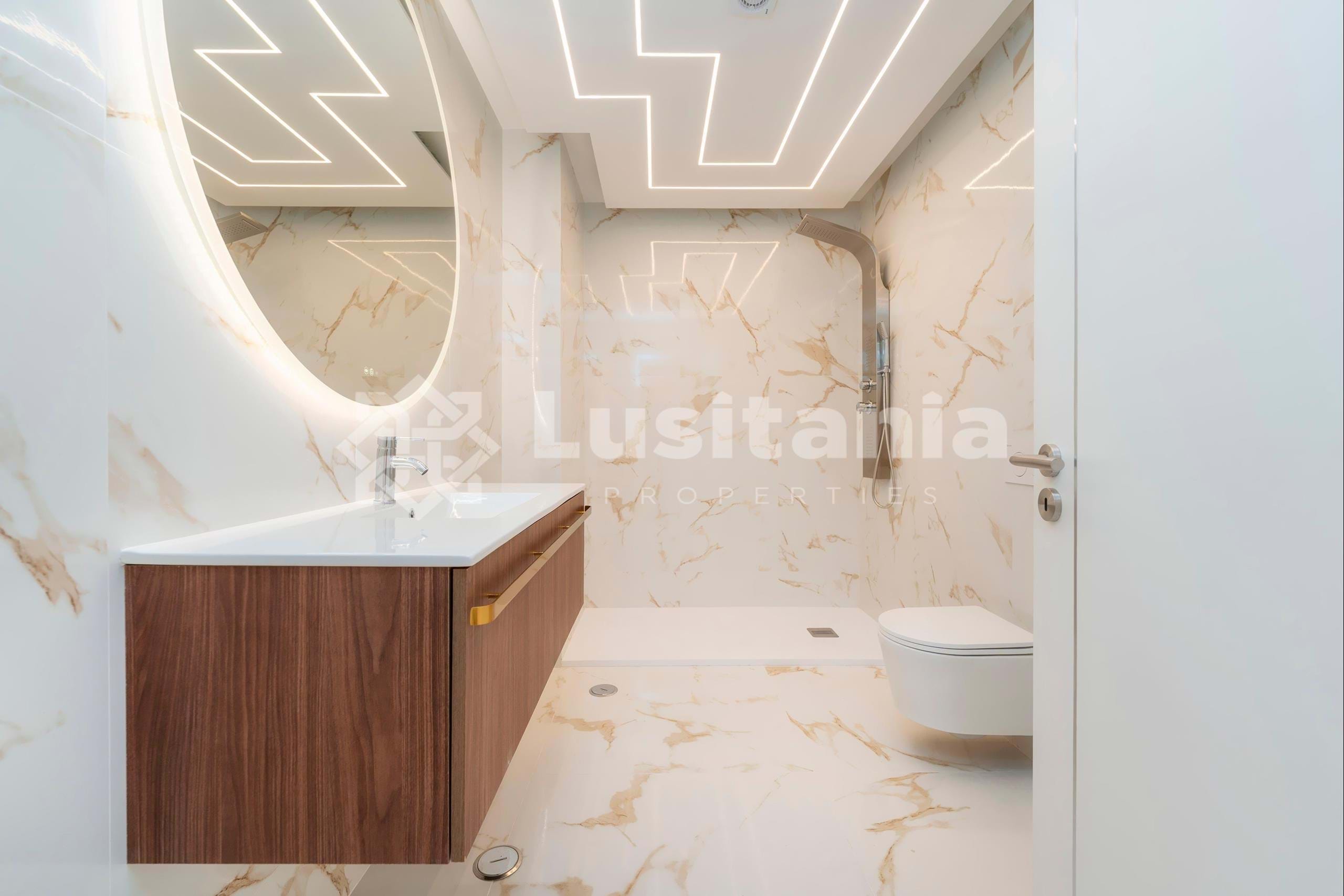 3 Bed, 2 Bath, ApartmentFor Sale, Quarteira, Loulé, Faro, 8125-507