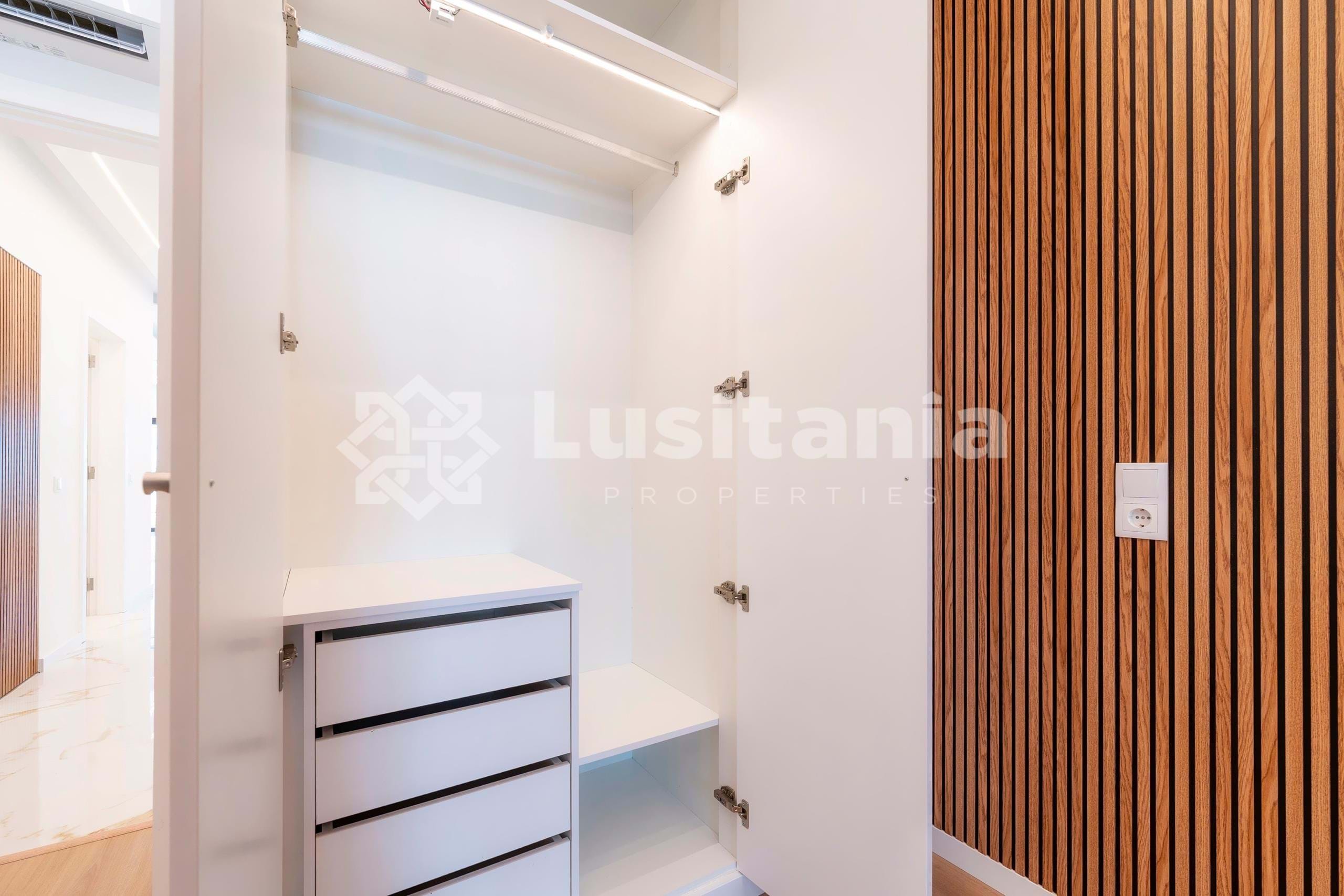 3 Bed, 2 Bath, ApartmentFor Sale, Quarteira, Loulé, Faro, 8125-507