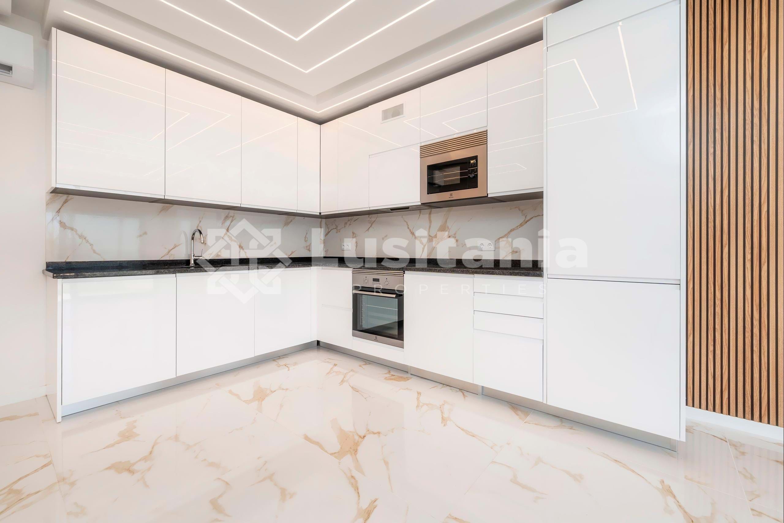 3 Bed, 2 Bath, ApartmentFor Sale, Quarteira, Loulé, Faro, 8125-507