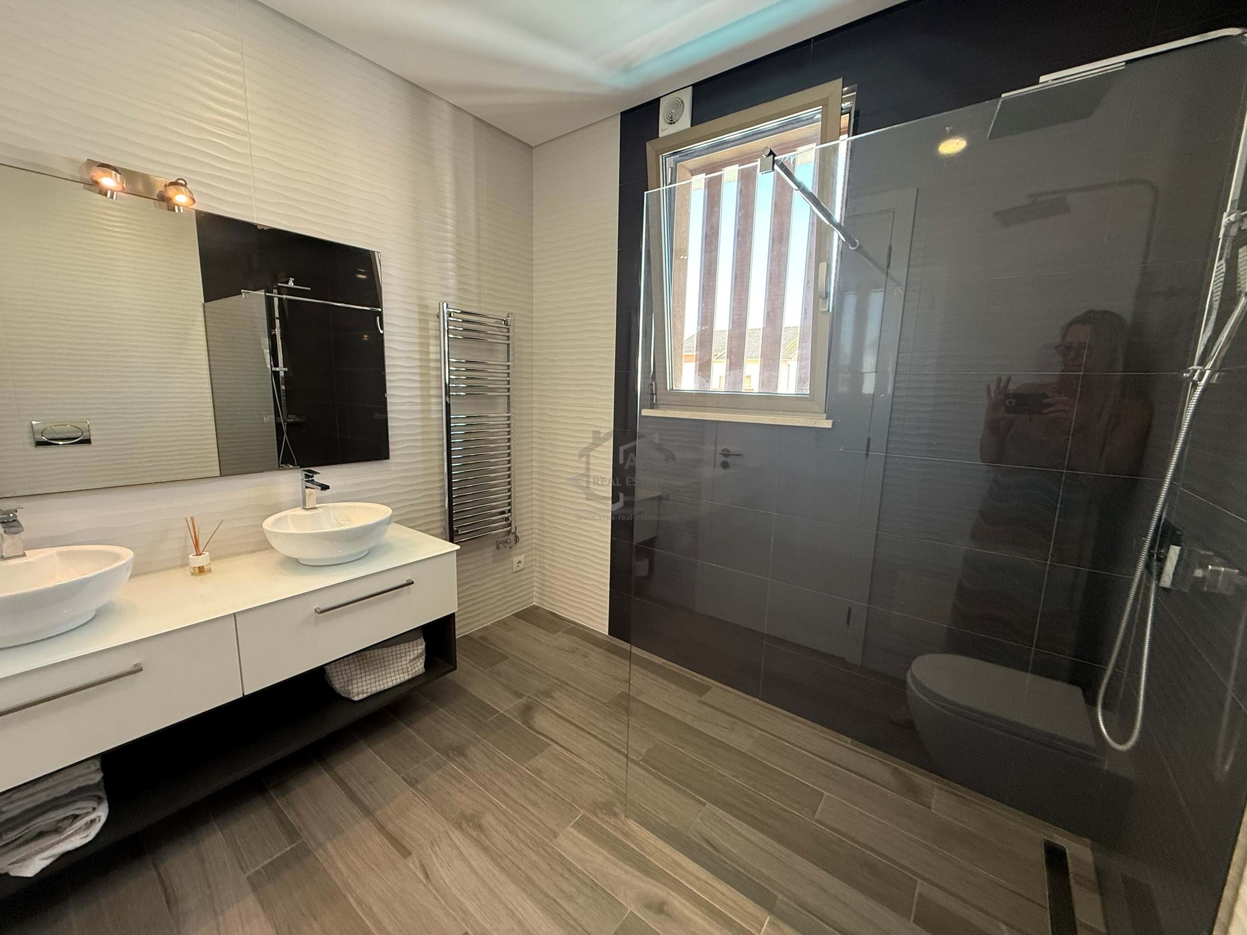 4 Bed, 3 Bath, HouseFor Sale, Salir Do Porto, Caldas da Rainha, Leiria 4 Bed, 3 Bath, HouseFor Sale, Salir Do Porto, Caldas da Rainha, Leiria