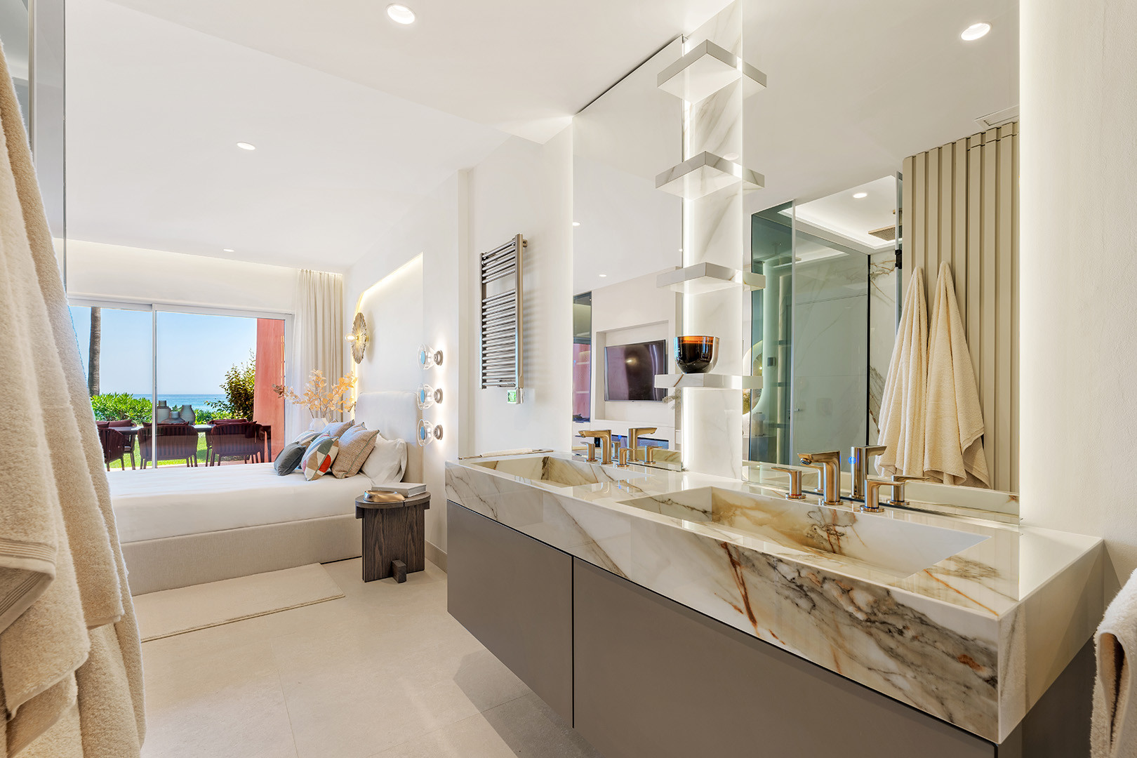 3 Bed, 2 Bath, ApartmentFor Sale, Estepona, Malaga