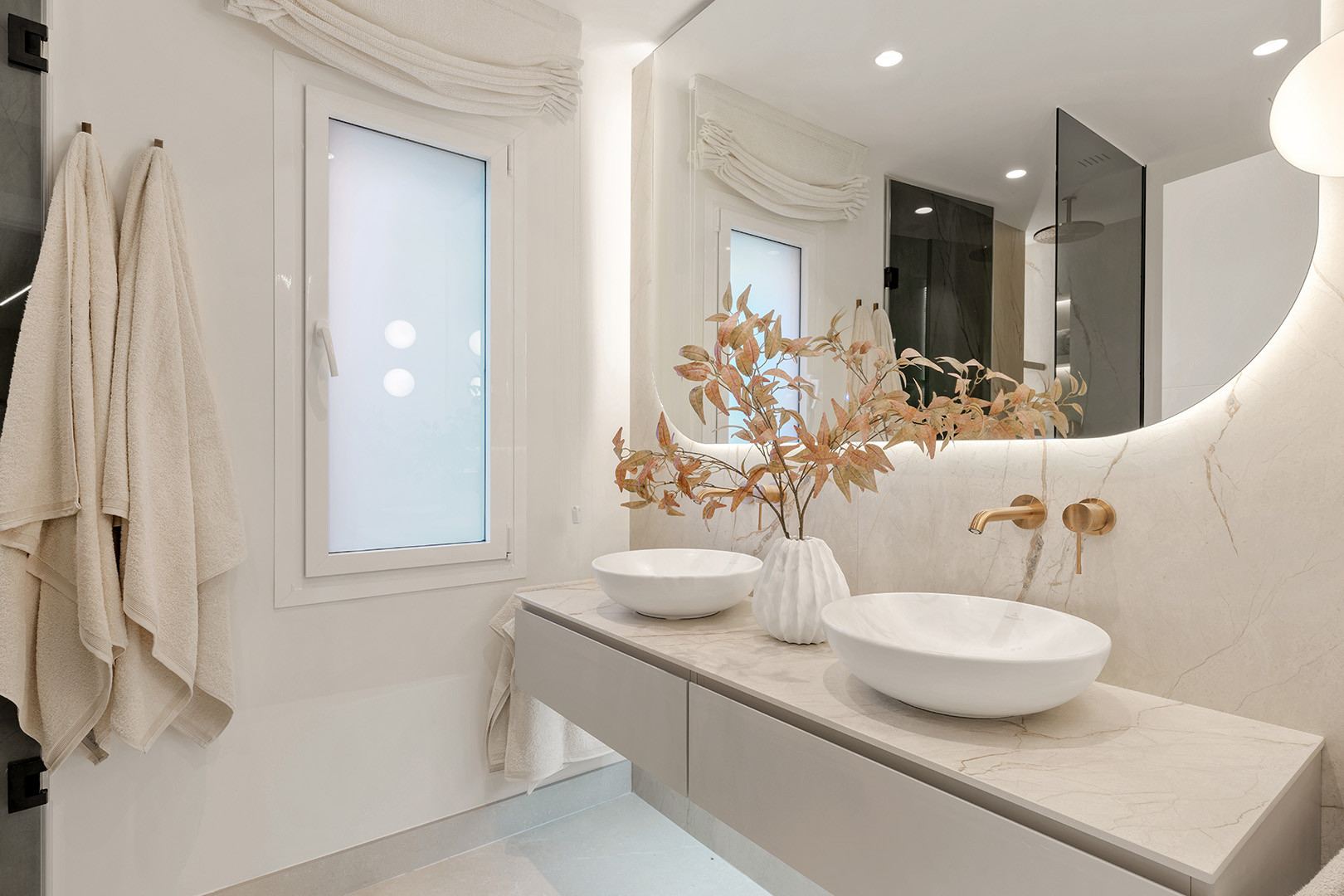 3 Bed, 2 Bath, ApartmentFor Sale, Estepona, Malaga