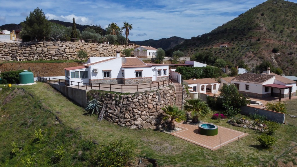 3 Bed, 2 Bath, HouseFor Sale, Álora, Malaga