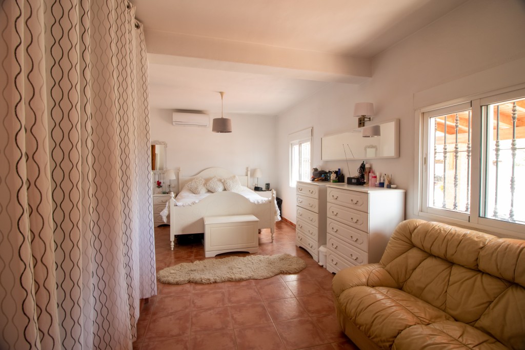 3 Bed, 2 Bath, HouseFor Sale, Álora, Malaga