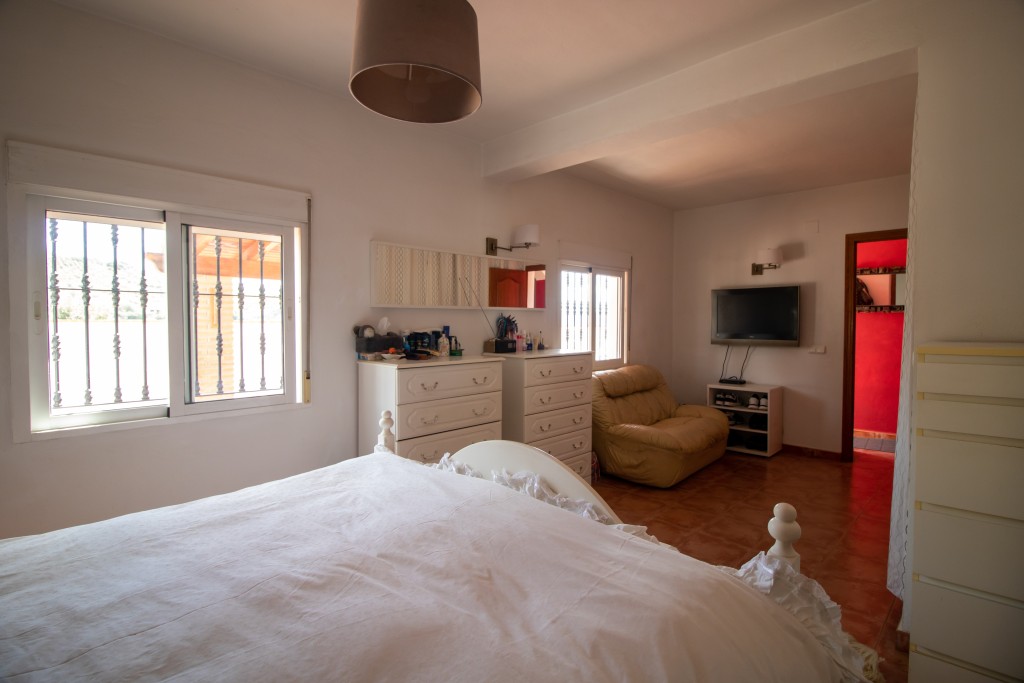 3 Bed, 2 Bath, HouseFor Sale, Álora, Malaga