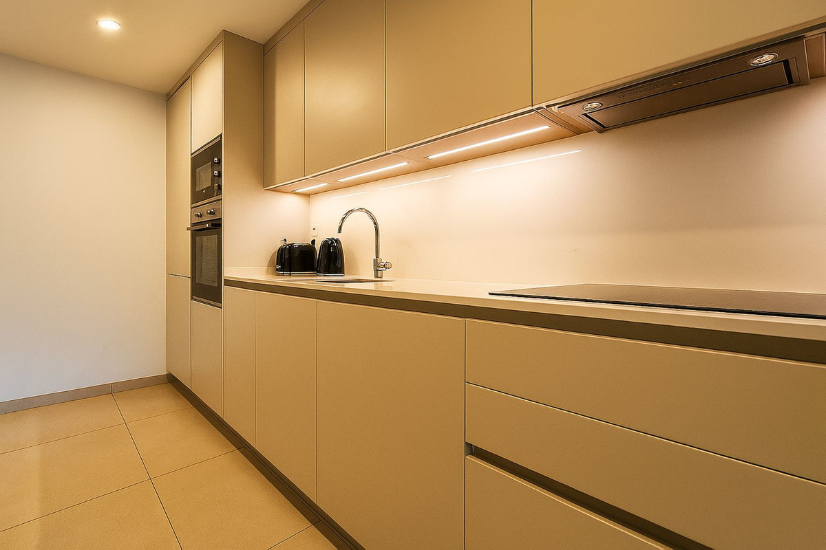 3 Bed, 2 Bath, ApartmentFor Sale, Elviria, Malaga