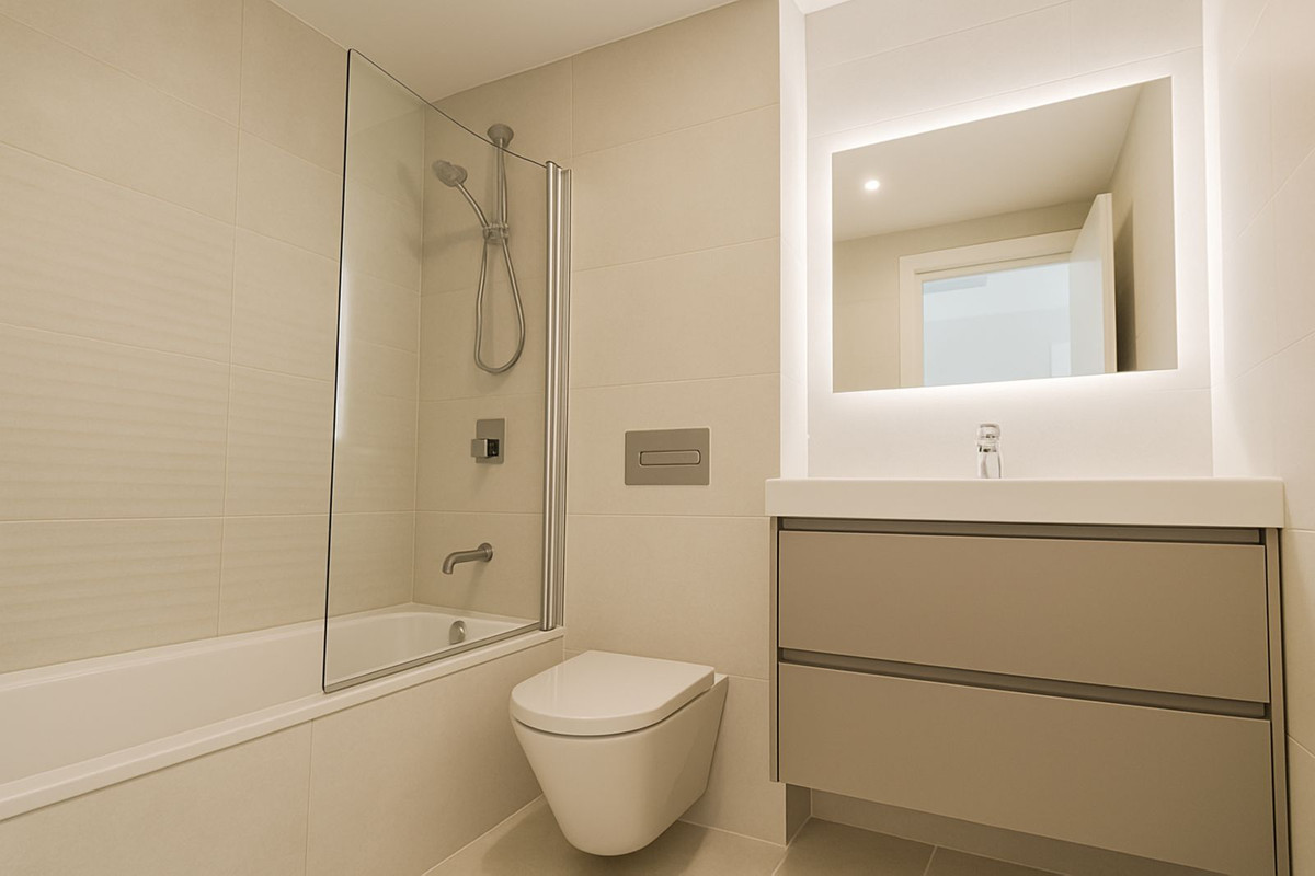 3 Bed, 2 Bath, ApartmentFor Sale, Elviria, Malaga