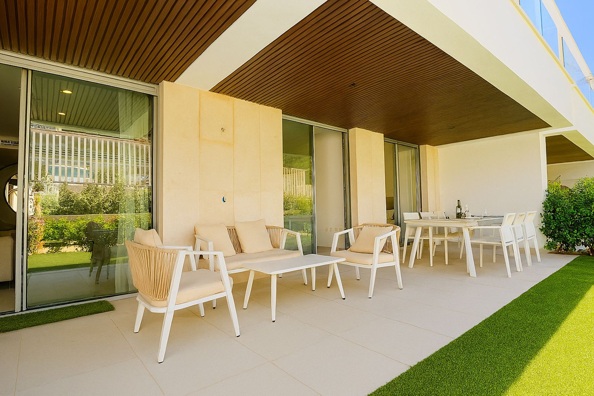 3 Bed, 2 Bath, ApartmentFor Sale, Elviria, Malaga