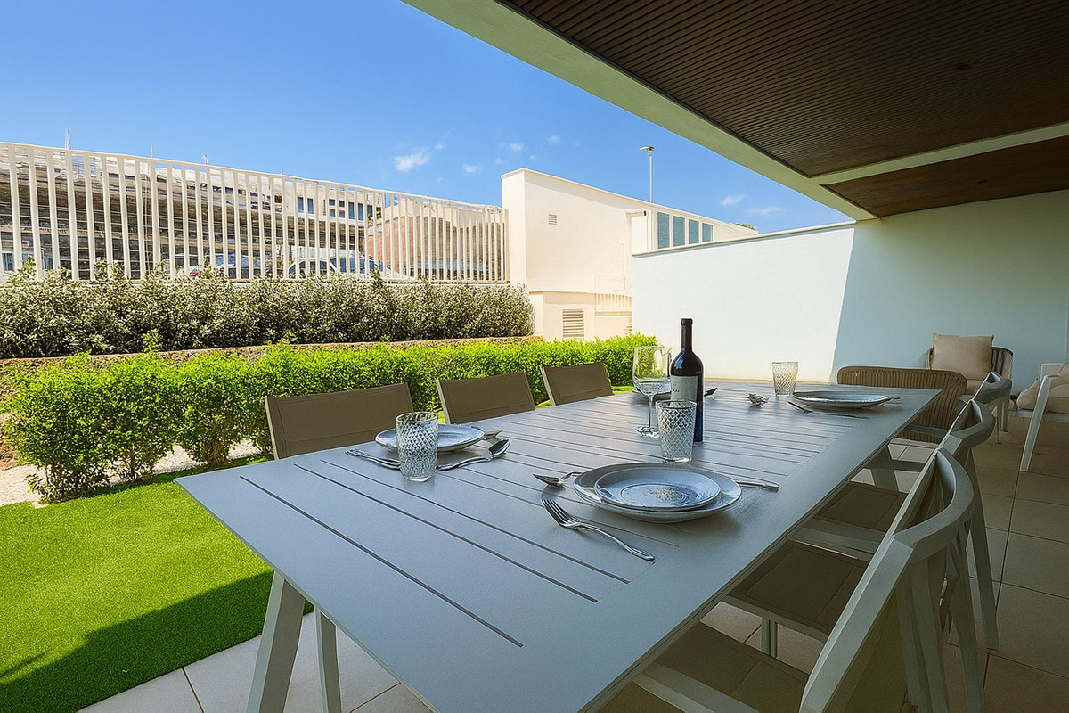3 Bed, 2 Bath, ApartmentFor Sale, Elviria, Malaga