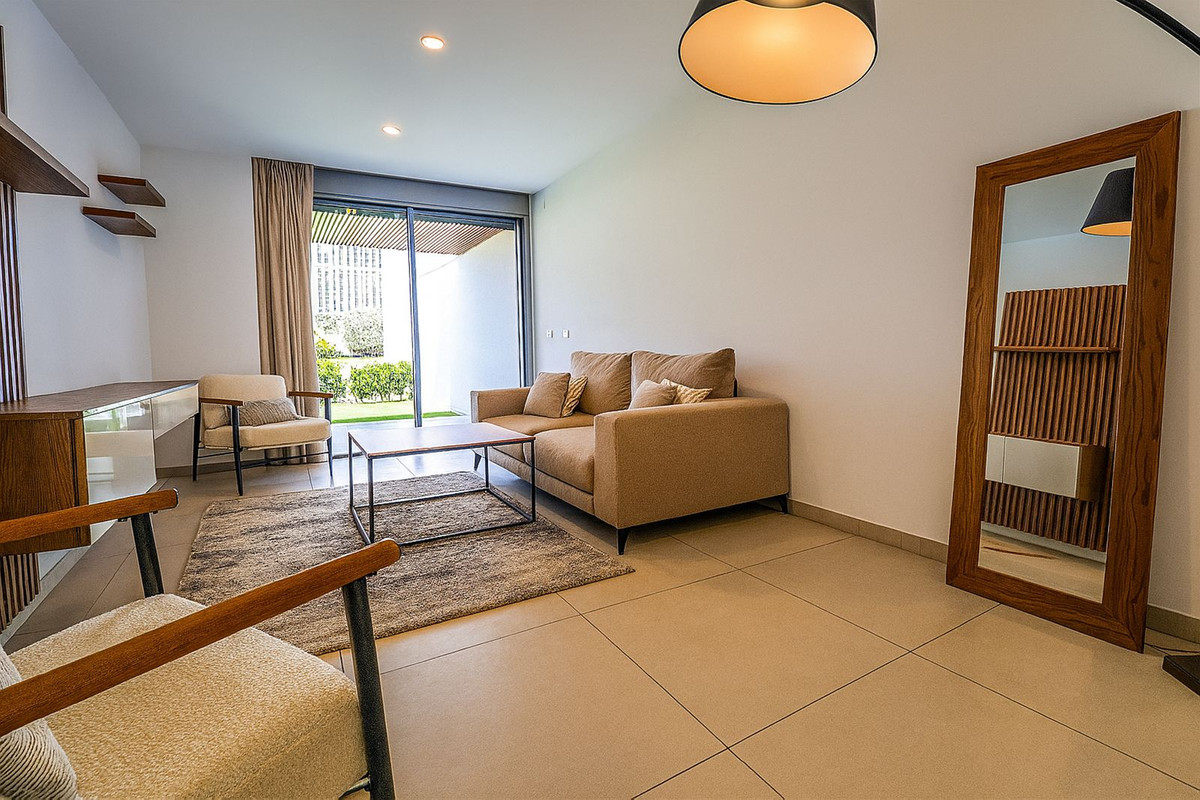 3 Bed, 2 Bath, ApartmentFor Sale, Elviria, Malaga