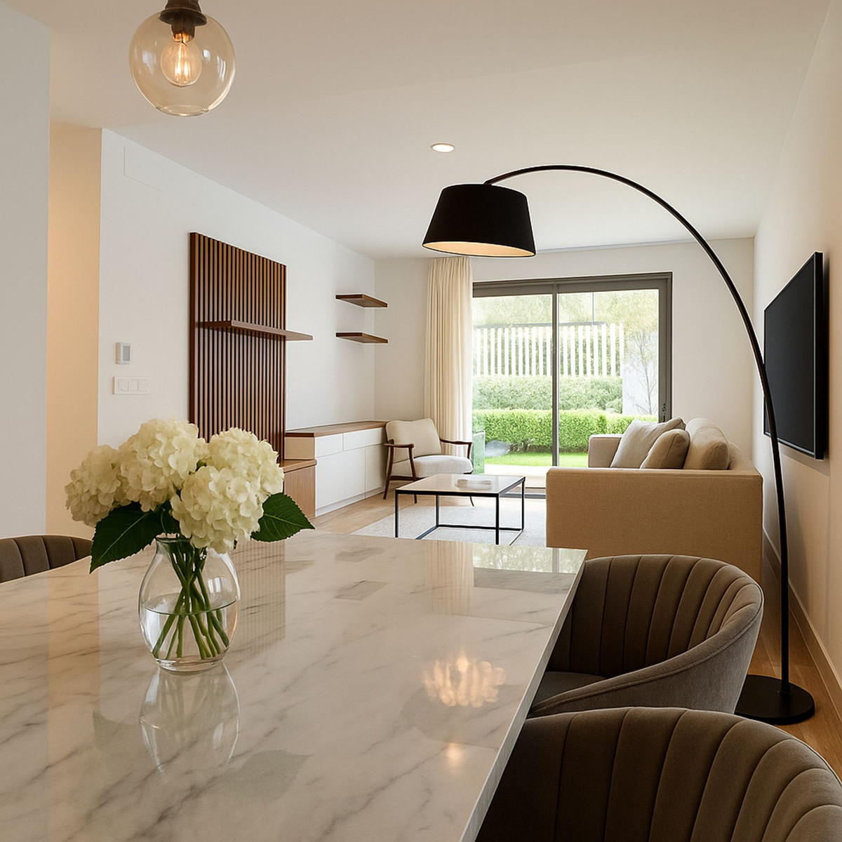 3 Bed, 2 Bath, ApartmentFor Sale, Elviria, Malaga