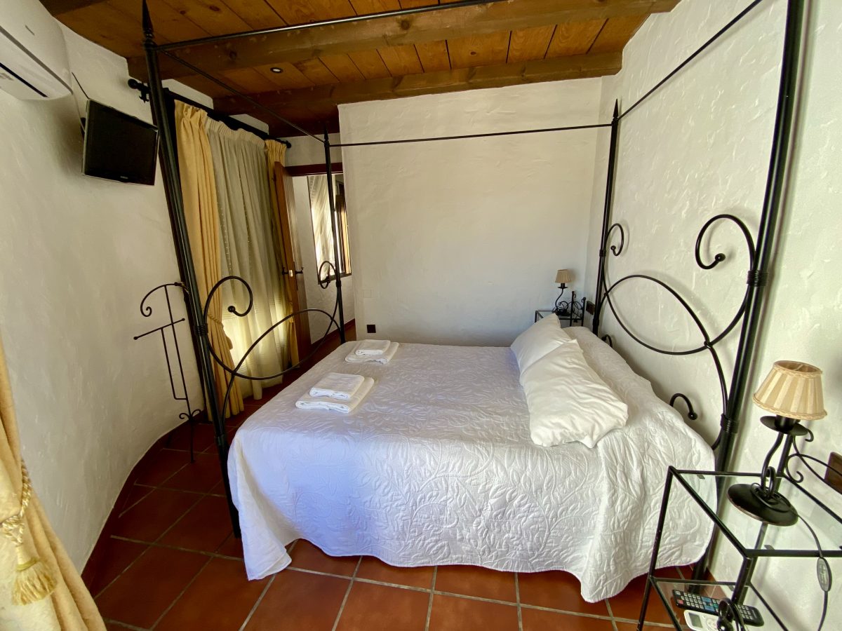 3 Bed, 1 Bath, HouseFor Sale, Zahara de La Sierra, Andalucia