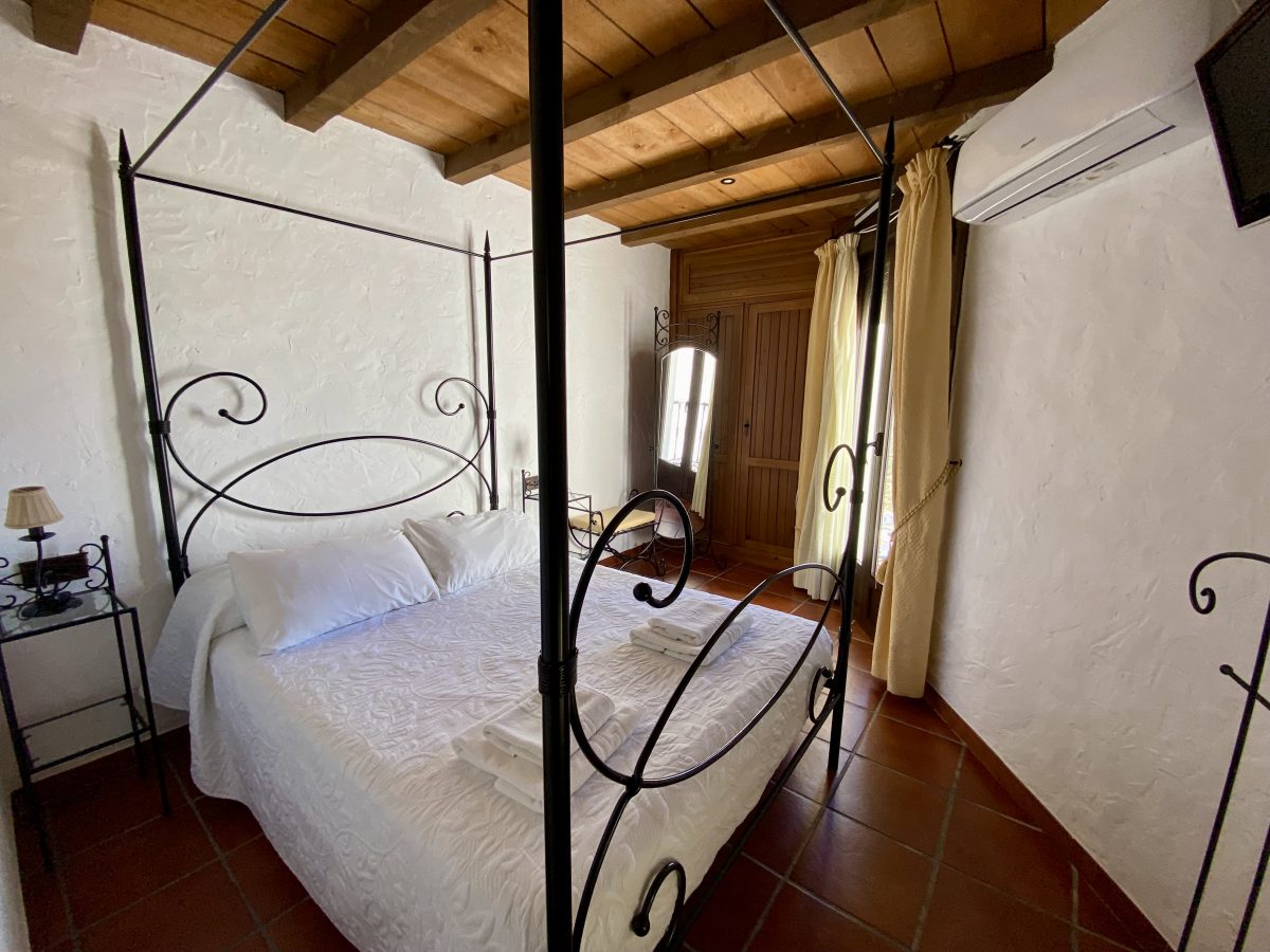 3 Bed, 1 Bath, HouseFor Sale, Zahara de La Sierra, Andalucia