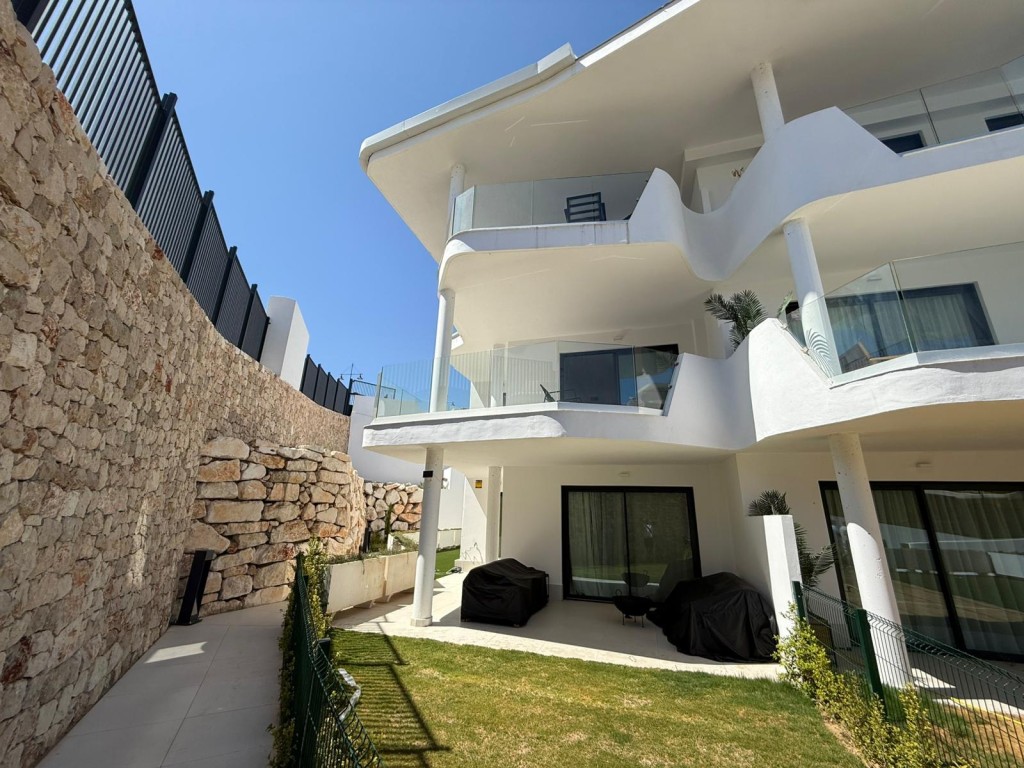3 Bed, 2 Bath, ApartmentFor Sale, Fuengirola, Malaga