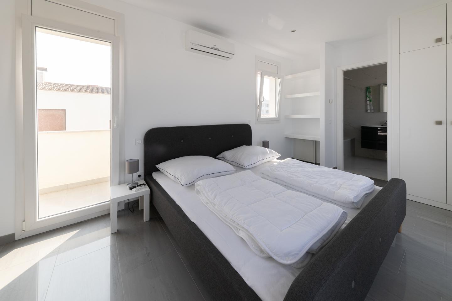 3 Bed, 4 Bath, HouseFor Sale, Empuriabrava, Girona, 17487