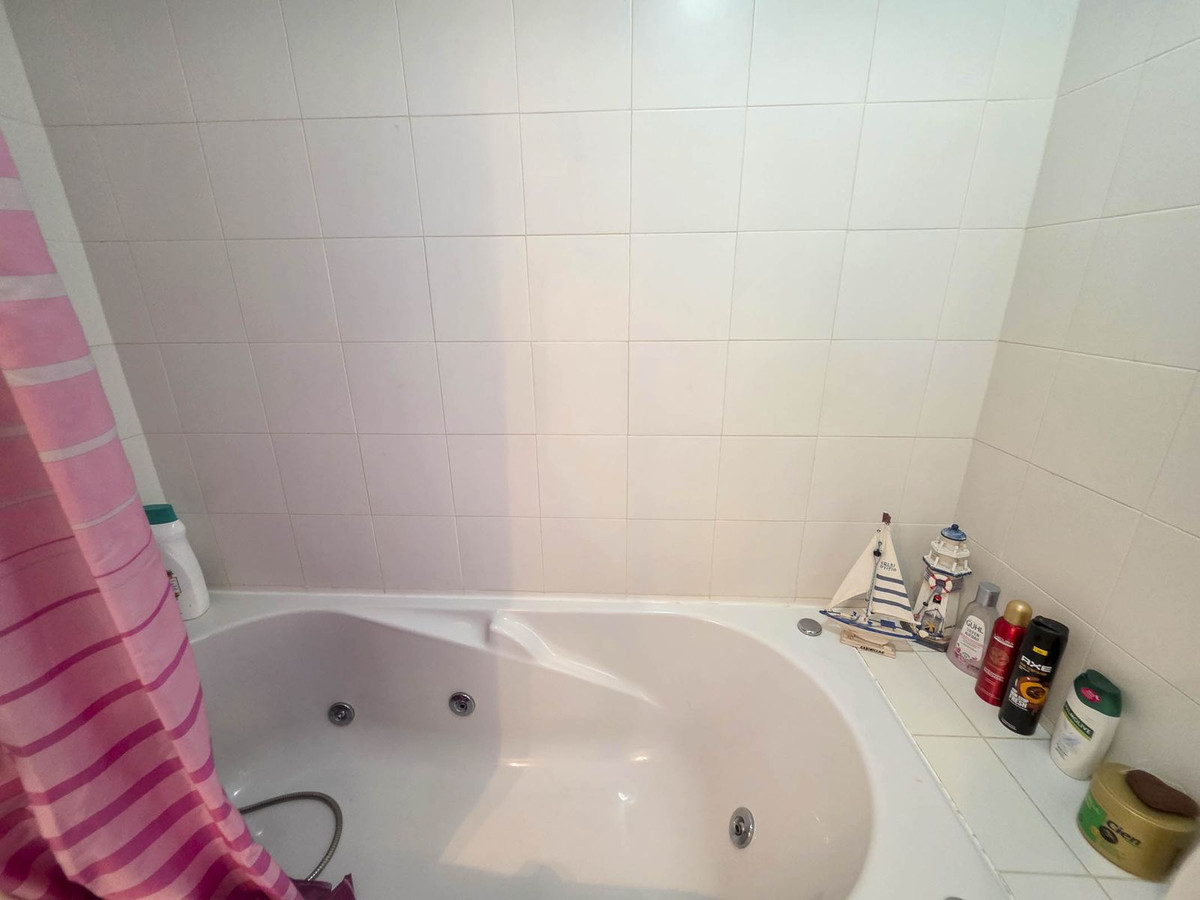 2 Bed, 2 Bath, ApartmentFor Sale, La Duquesa, Malaga 2 Bed, 2 Bath, ApartmentFor Sale, La Duquesa, Malaga